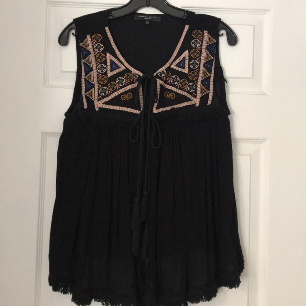 Romeo & Juliet black top